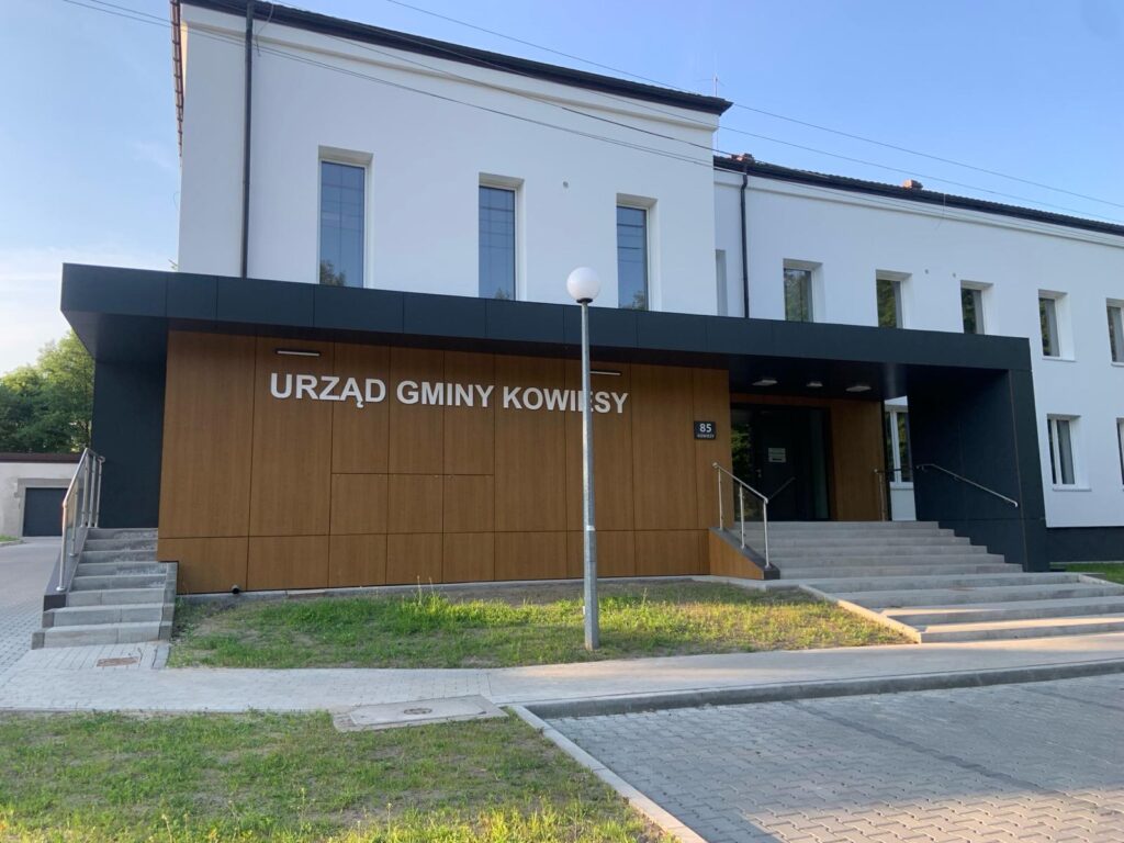 Elewacja wentylowana – Urząd Gminy Kowiesy
